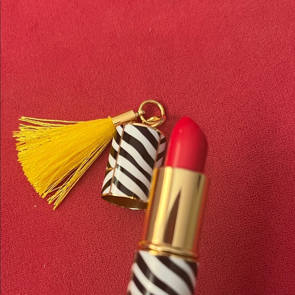 Carolina Herrera mini red lipstick 💄 Nwots - Picture 2 of 2